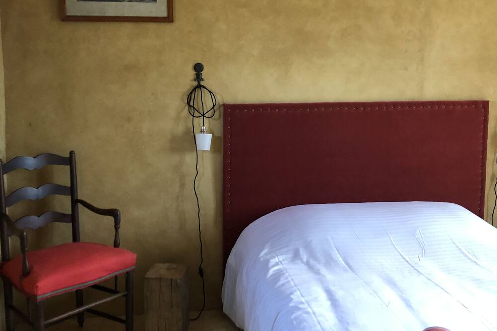 Photo of Bedroom in Les Baux-de-Breteuil