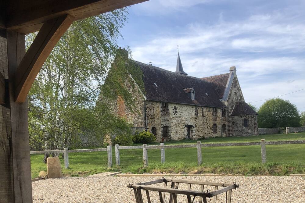 Photo of Outdoor in Les Baux-de-Breteuil