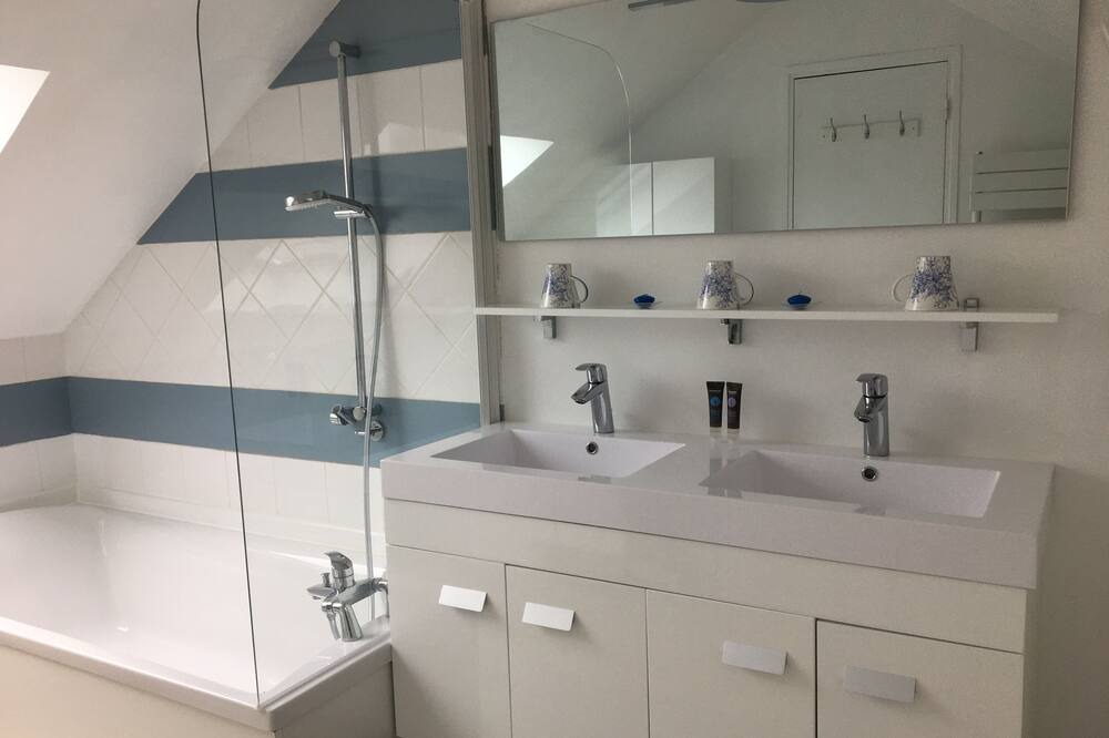 Photo of Bathroom in Belbeuf