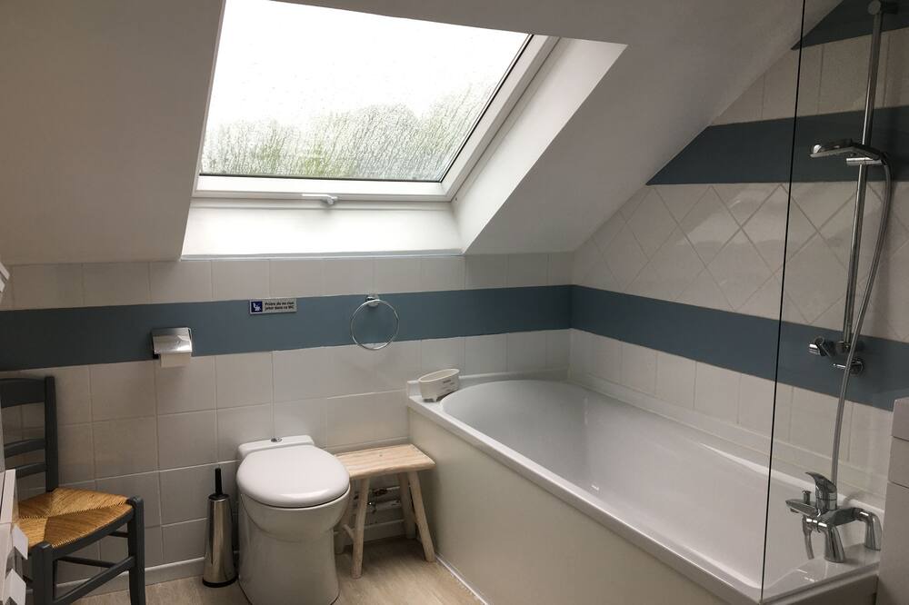Photo of Bathroom in Belbeuf