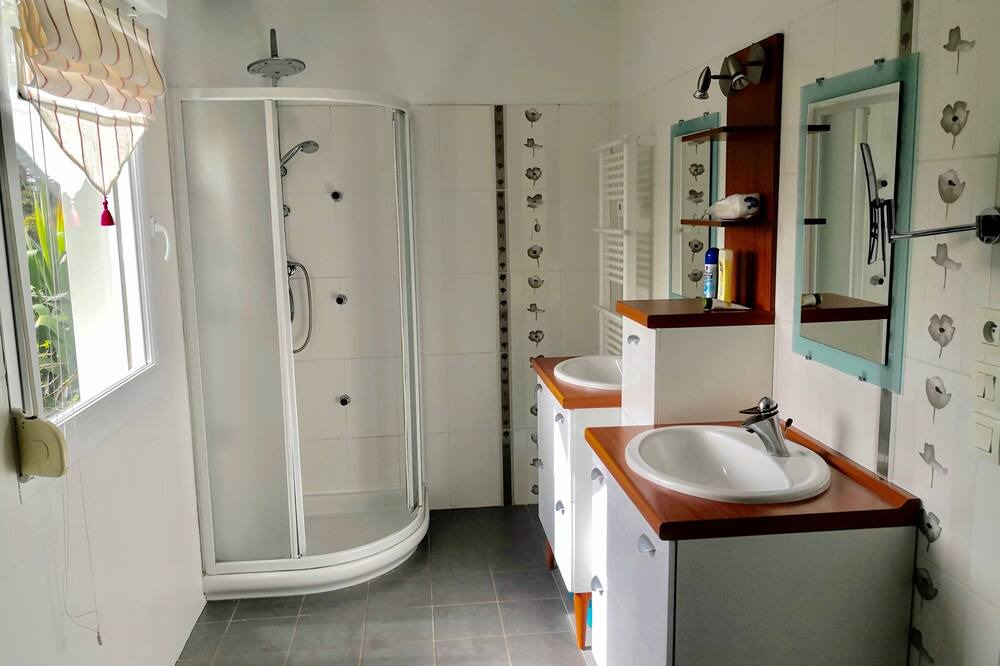 Photo of Bathroom in Etaples