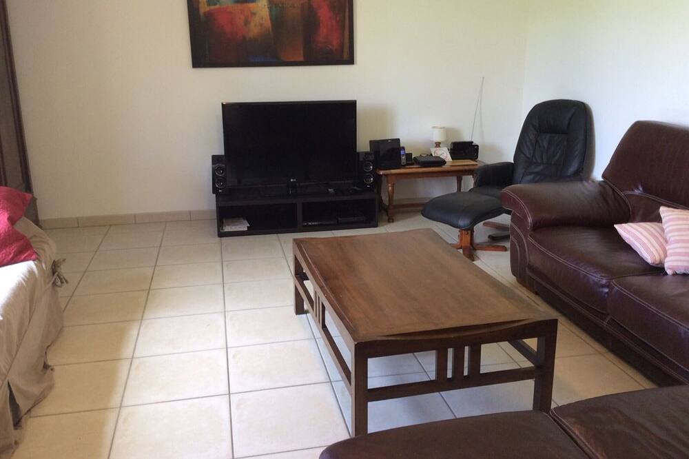 Photo of Livingroom in Auxy