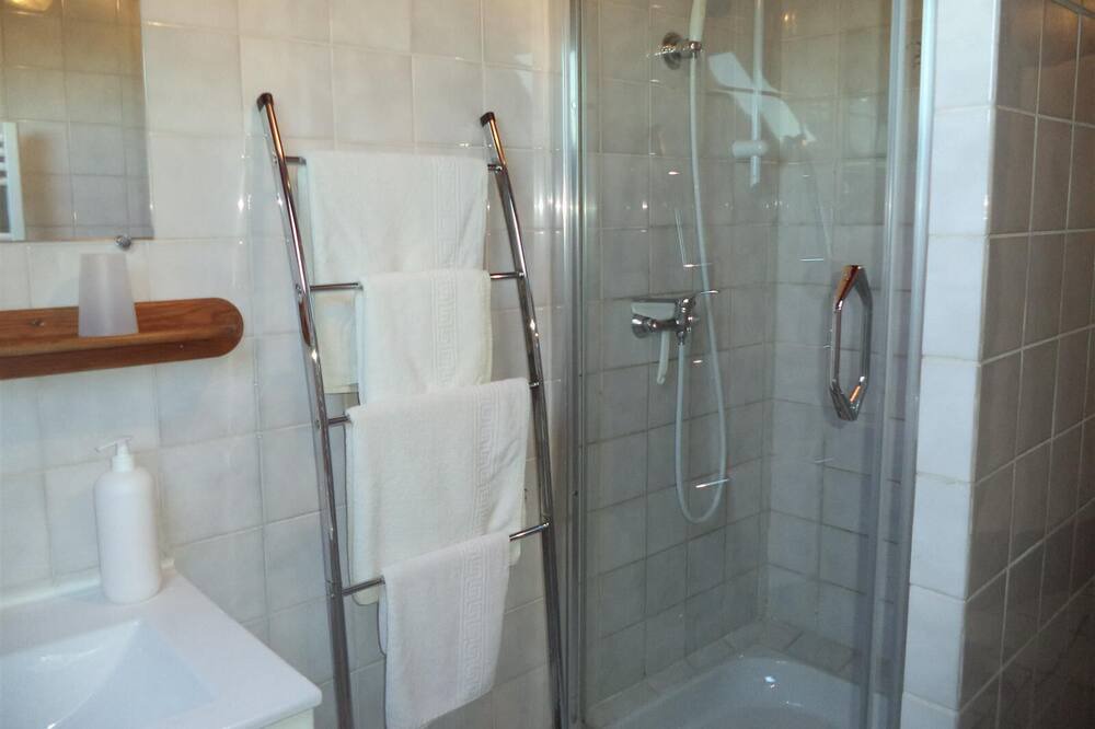 Photo of Bathroom in Saint-Etienne-sous-Bailleul