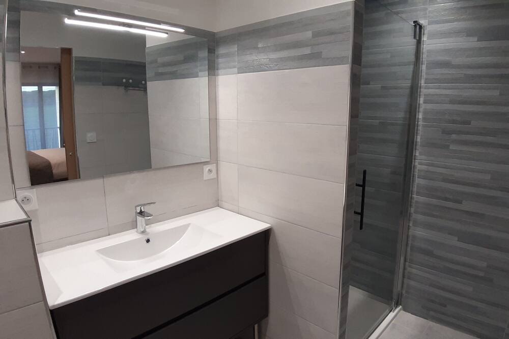 Photo of Bathroom in Othis