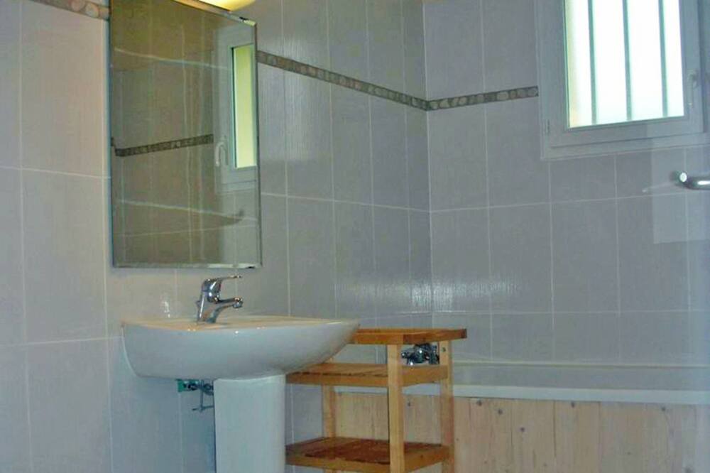 Photo of Bathroom in Saint-Leonard