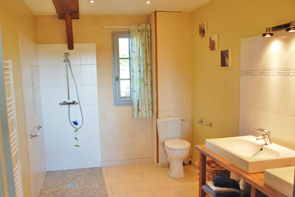 Photo of Bathroom in Port-Jerome-sur-Seine