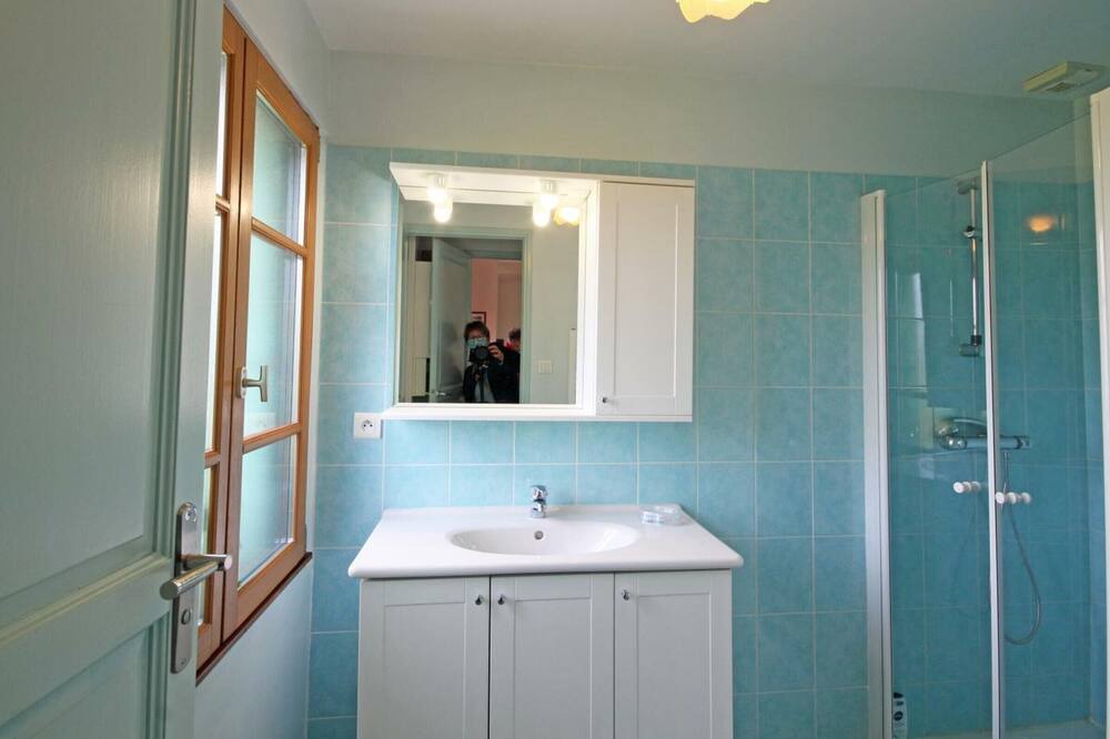 Photo of Bathroom in Roncherolles-en-Bray