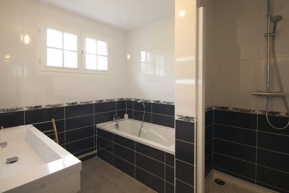 Photo of Bathroom in Cuverville-sur-Yeres