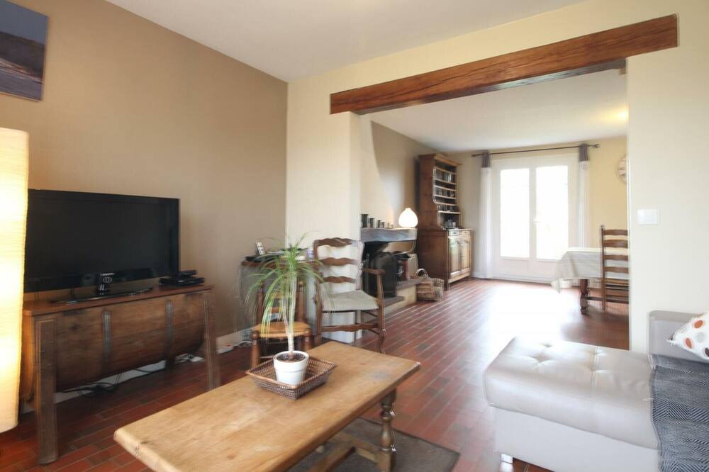 Photo of Livingroom in Cuverville-sur-Yeres