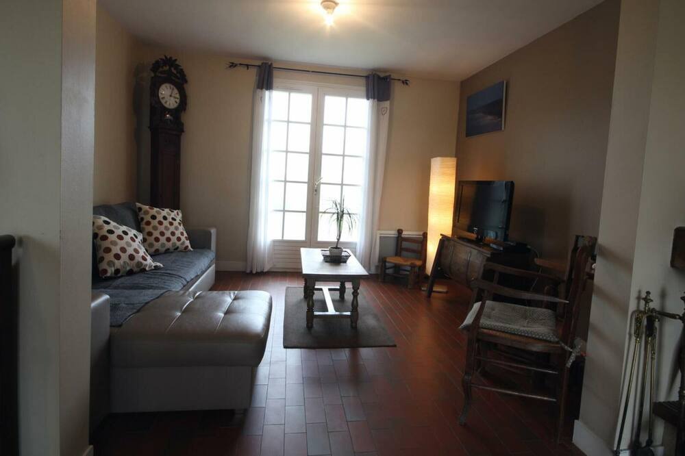 Photo of Livingroom in Cuverville-sur-Yeres