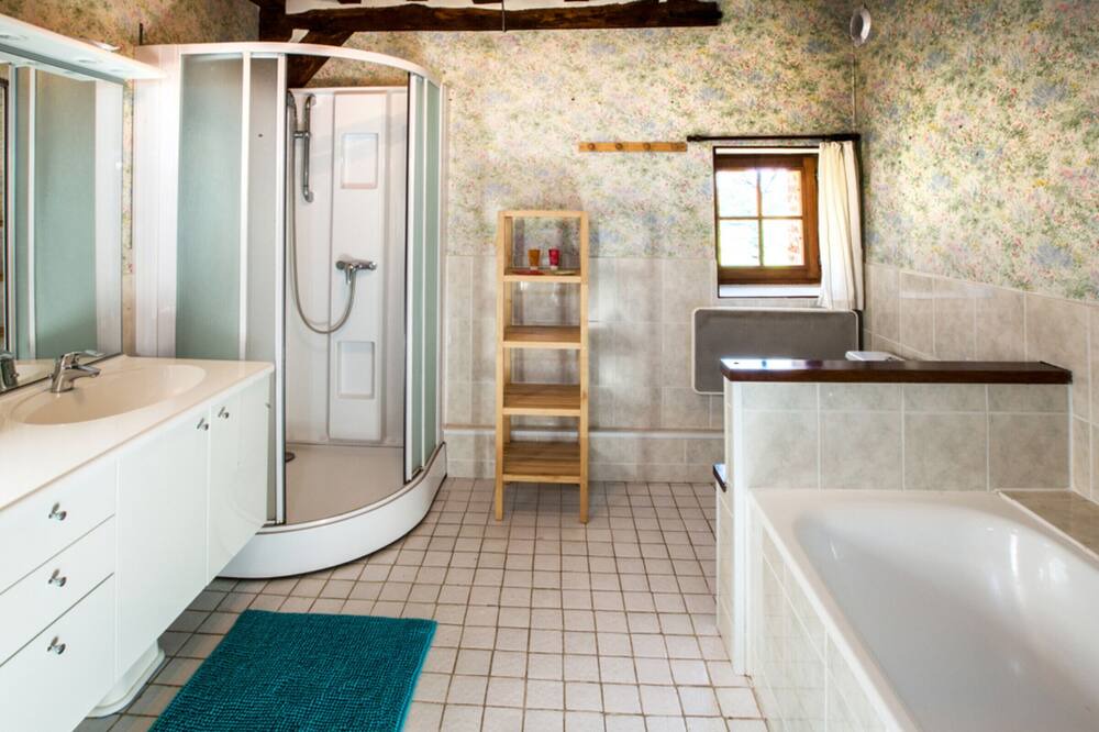Photo of Bathroom in Muchedent