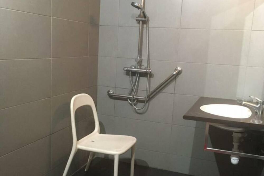 Photo of Bathroom in Ambrumesnil