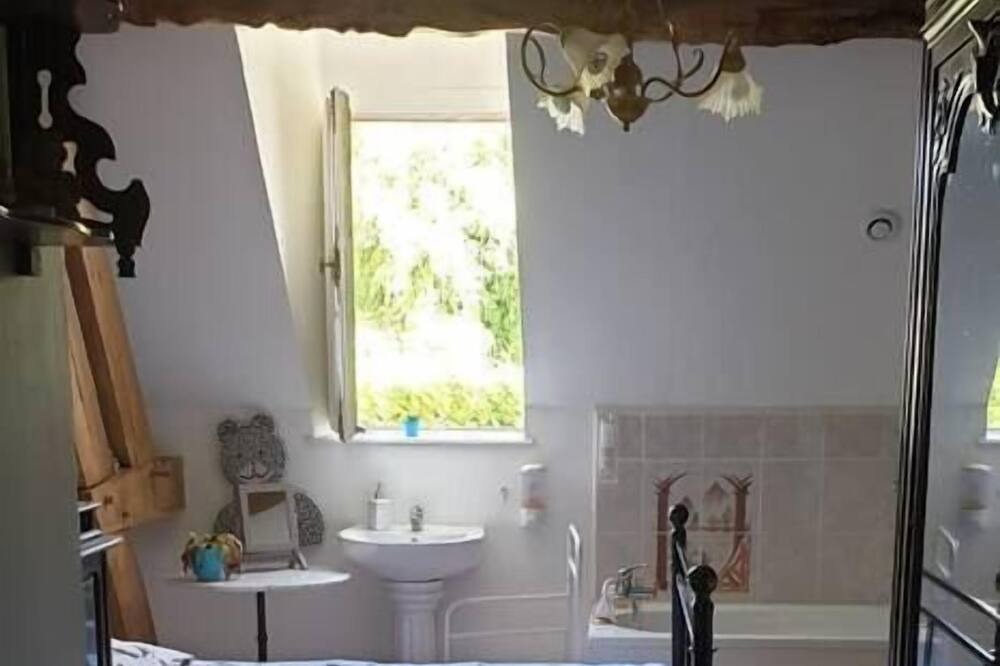 Photo of Bedroom in Bracquetuit