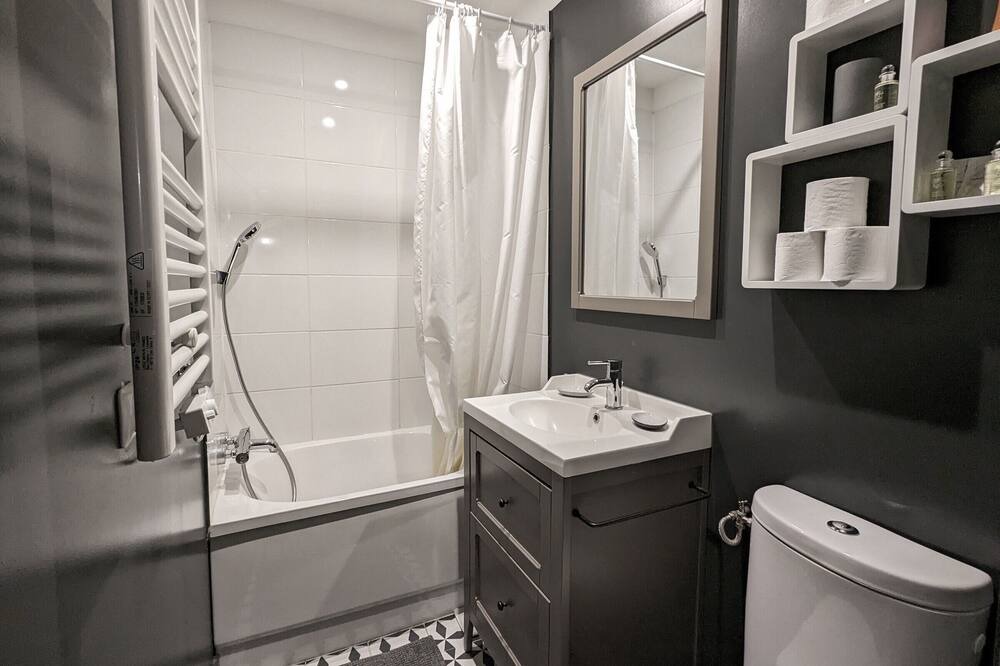 Photo of Bathroom in Grangermont