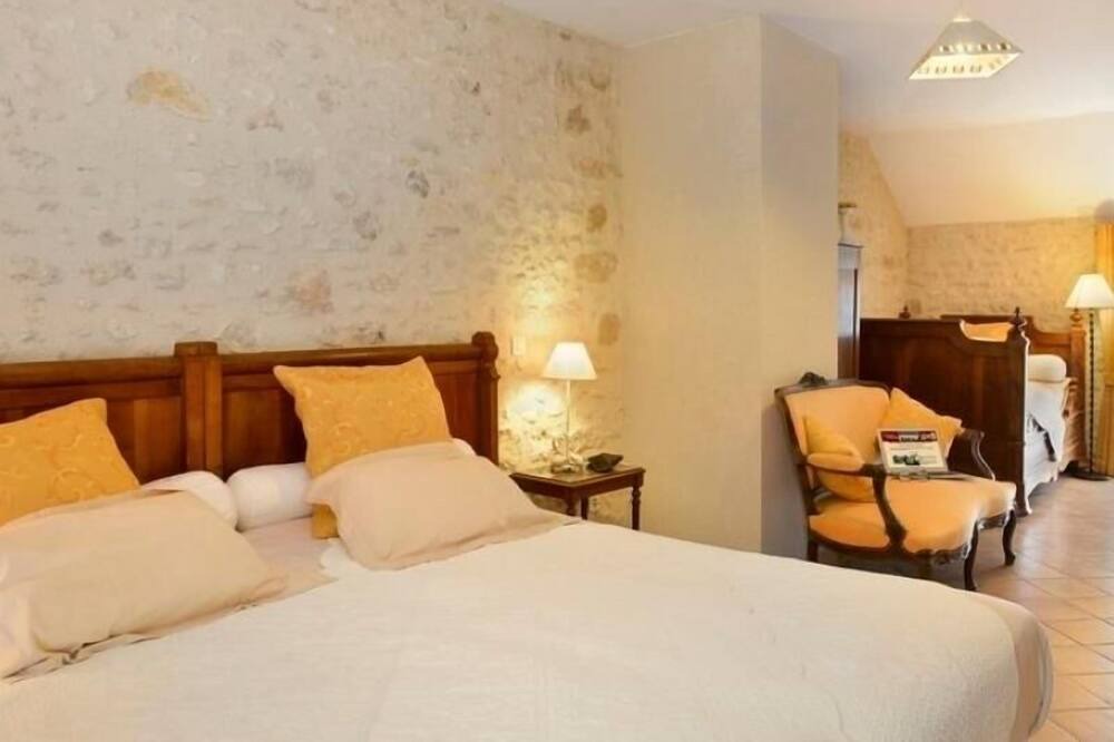 Photo of Bedroom in Malesherbes