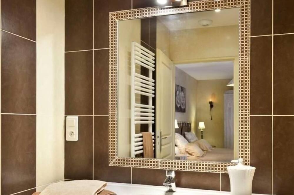 Photo of Bathroom in Malesherbes
