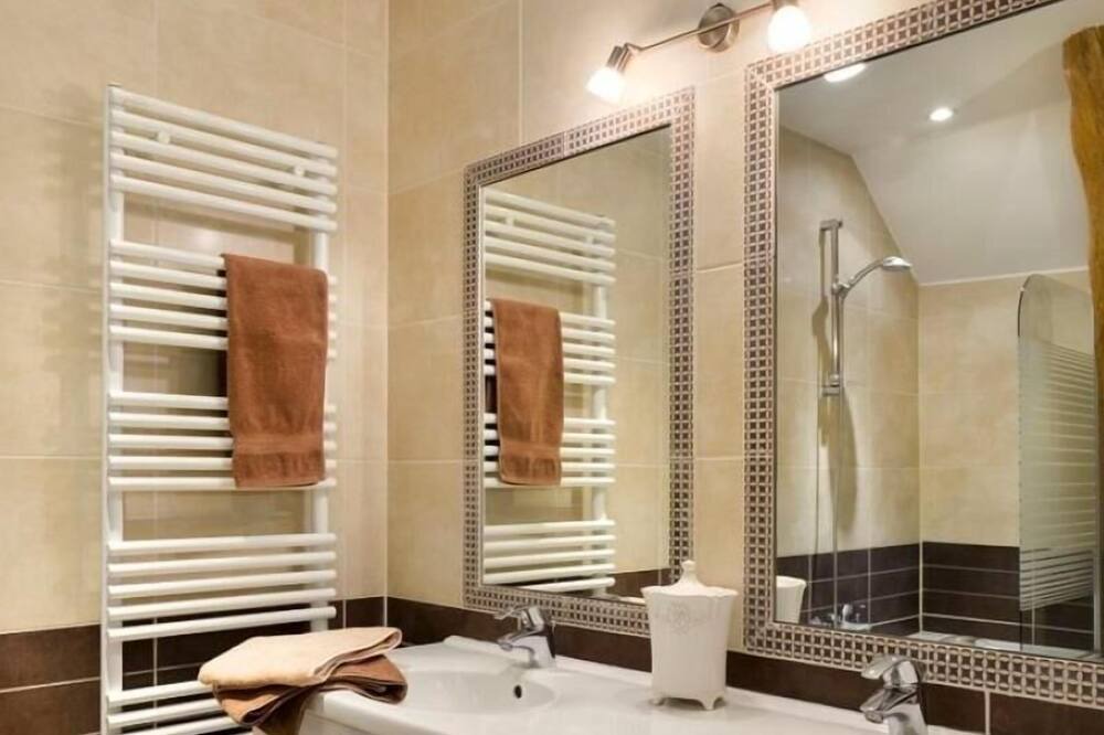 Photo of Bathroom in Malesherbes
