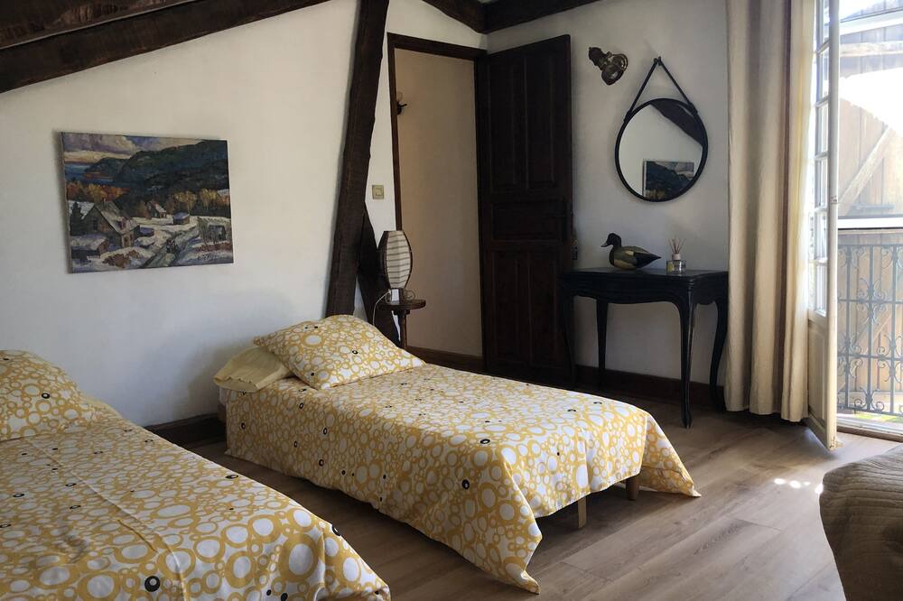 Photo of Bedroom in Prunelli-di-Fiumorbo