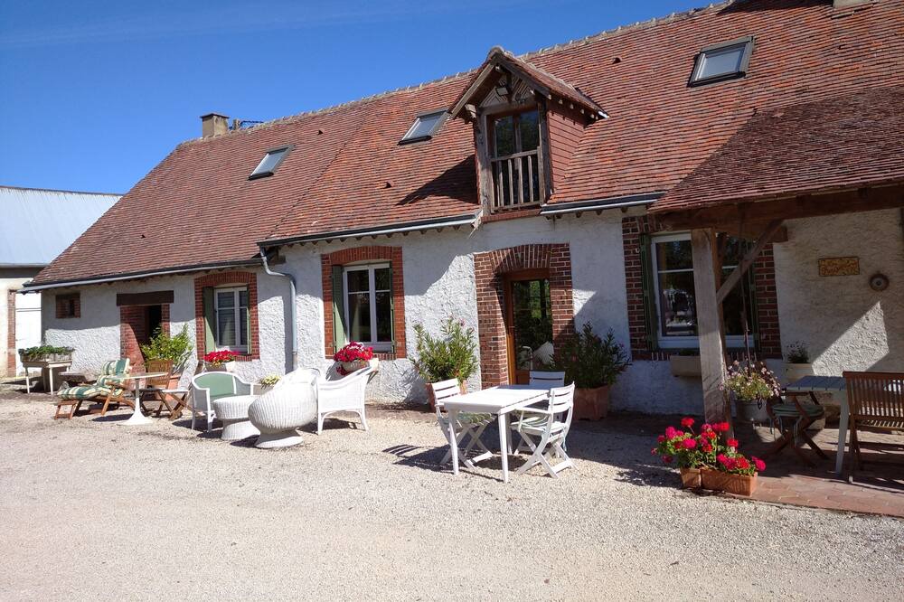 Photo of Outdoor in Lanneray