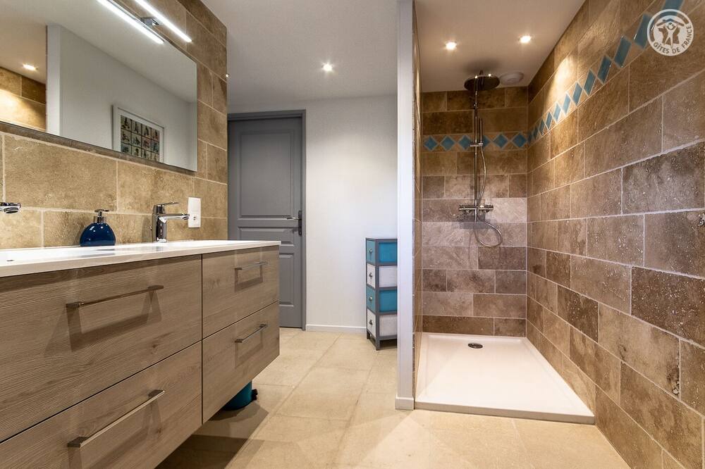 Photo of Bathroom in Saint-Loup-Geanges
