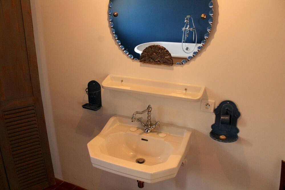 Photo of Bathroom in Lavault-de-Fretoy