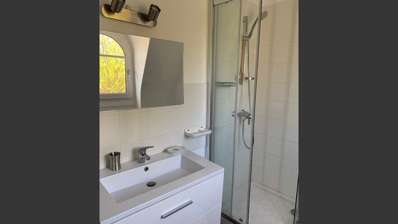 Photo of Bathroom in Chatou