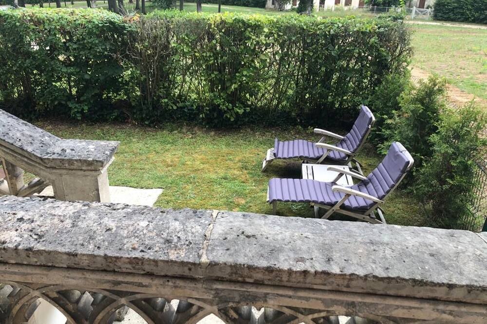 Photo of Patio Balcony in Saint-Jean-aux-Bois