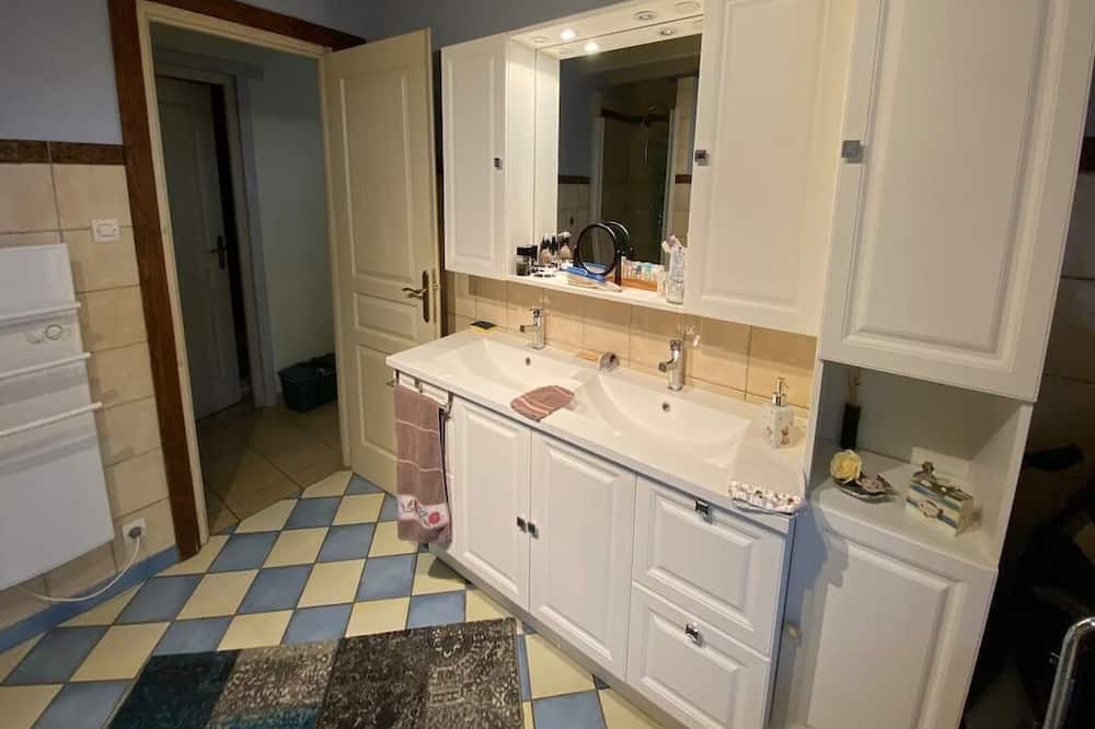 Photo of Bathroom in Brunembert