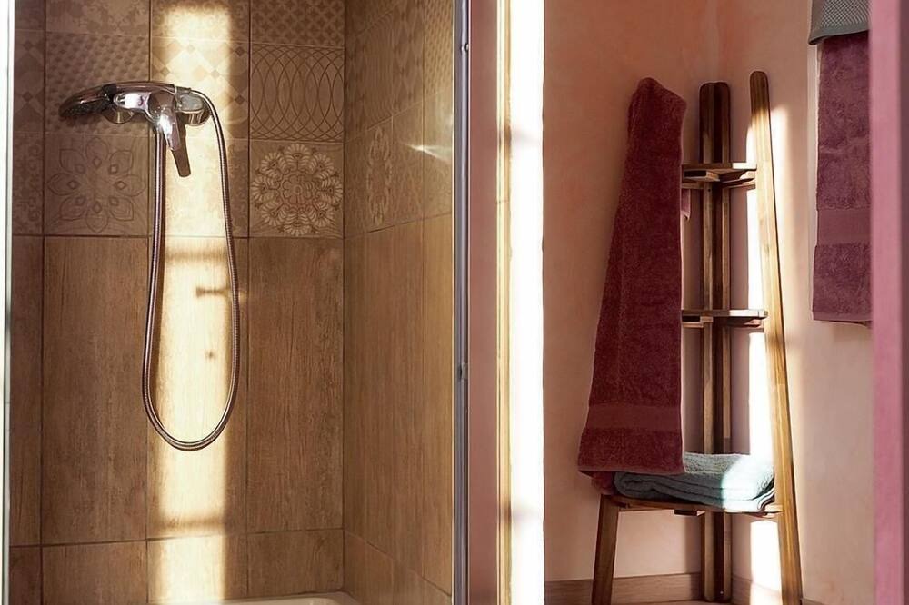 Photo of Bathroom in Mailly-la-Ville