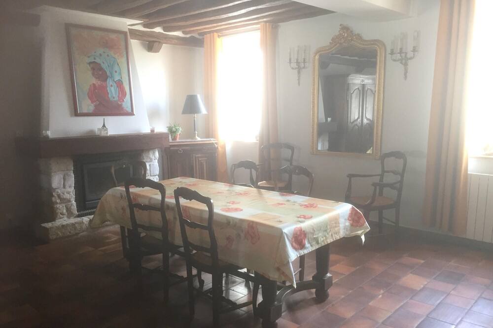 Photo of Livingroom in La Houssaye-en-Brie