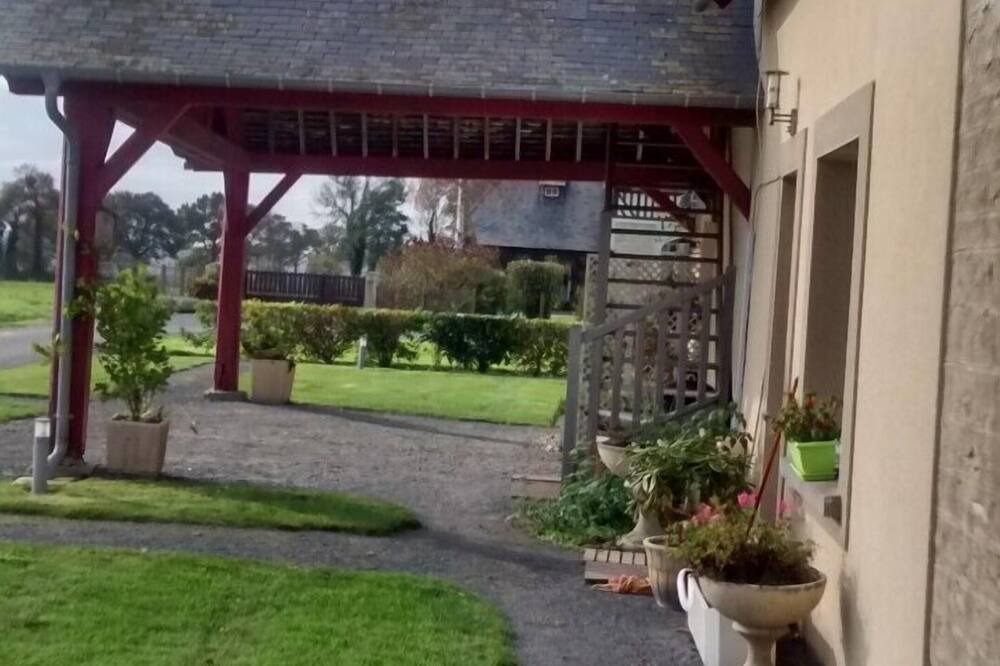 Photo of Outdoor in Commes