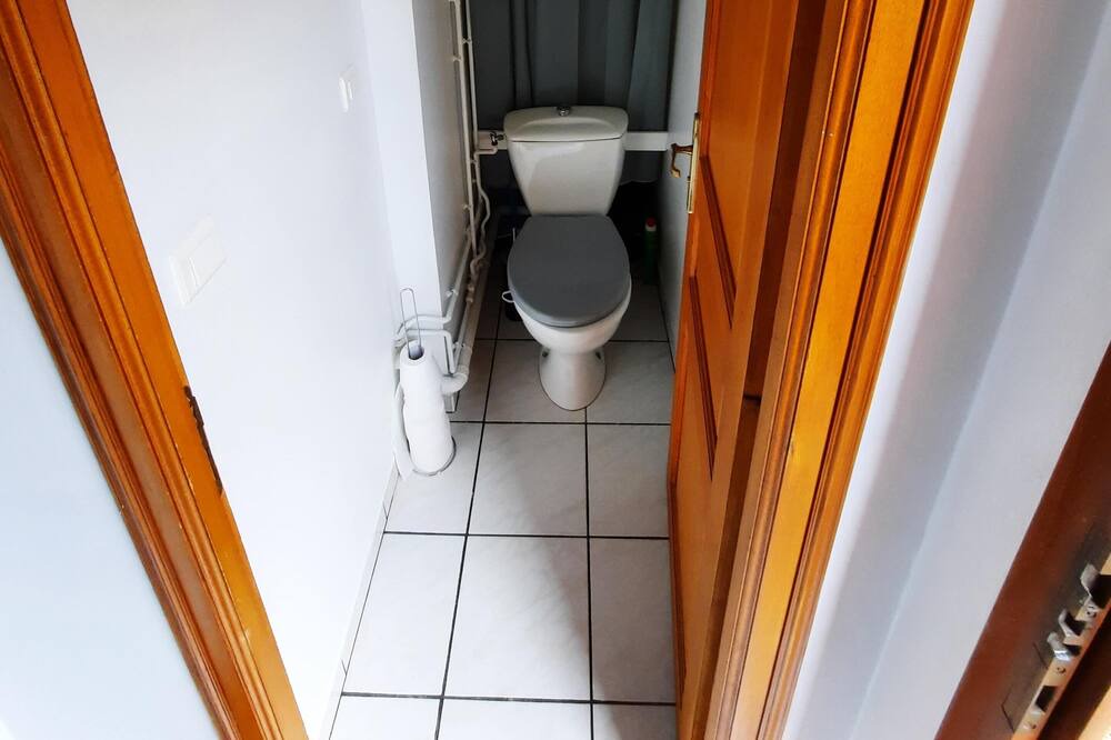 Photo of Bathroom in Maubeuge