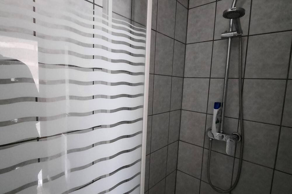 Photo of Bathroom in Maubeuge