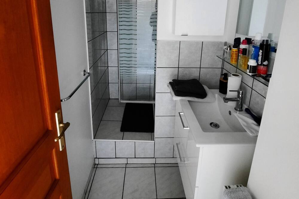 Photo of Bathroom in Maubeuge