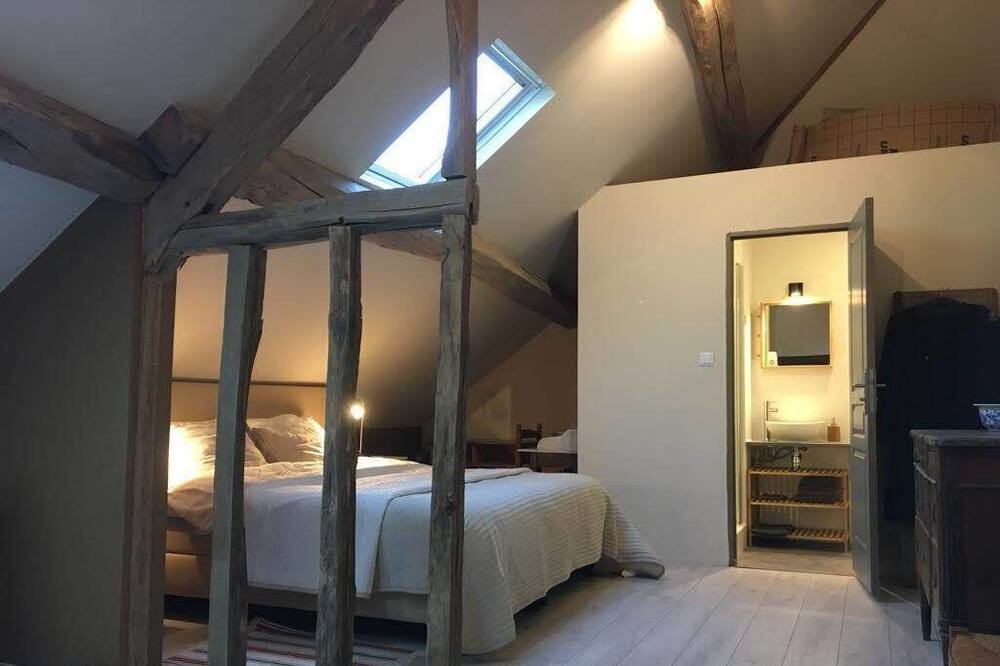 Photo of Bedroom in Signy-lAbbaye