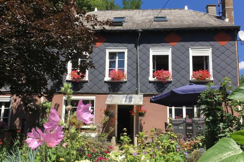 Photo of Outdoor in Signy-lAbbaye