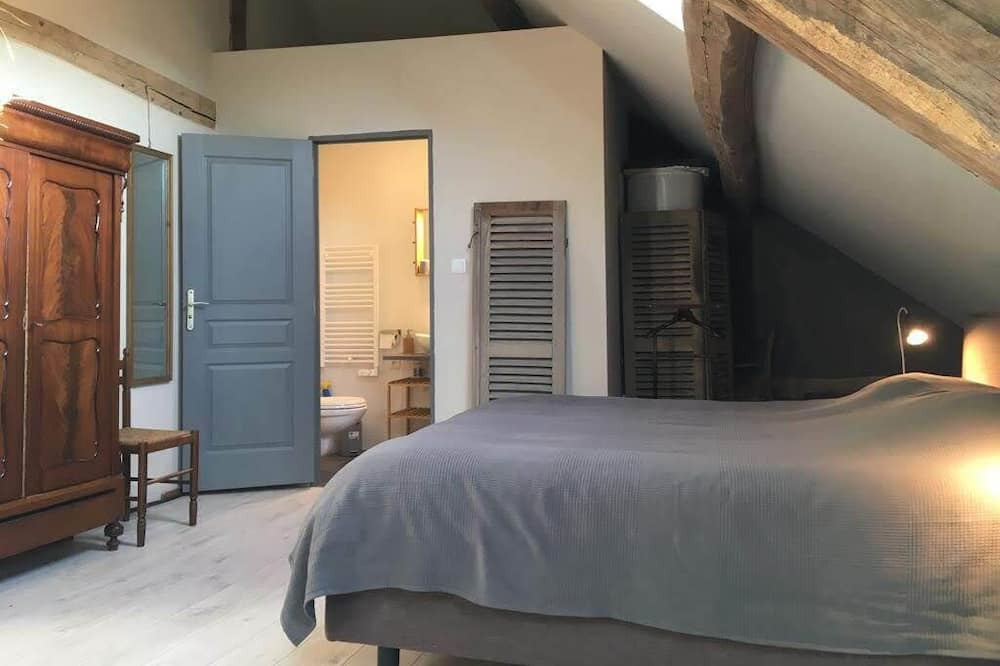 Photo of Bedroom in Signy-lAbbaye