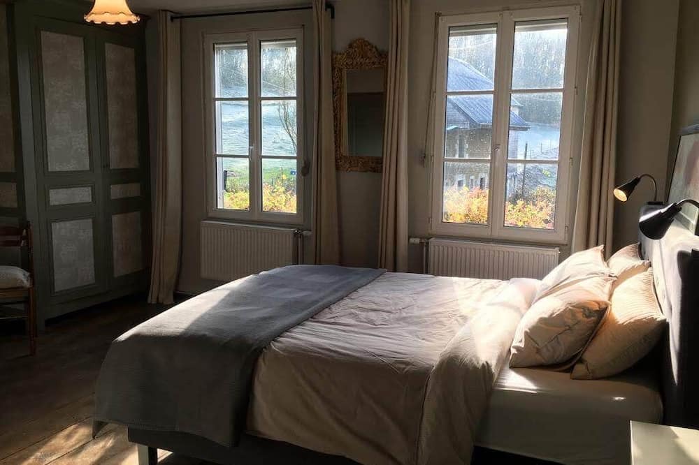Photo of Bedroom in Signy-lAbbaye