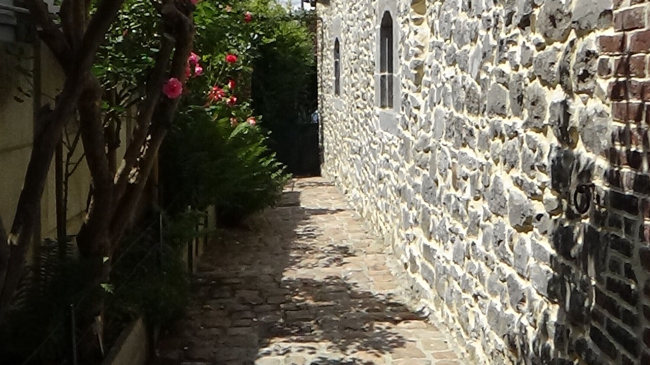 Photo of Outdoor in Leval
