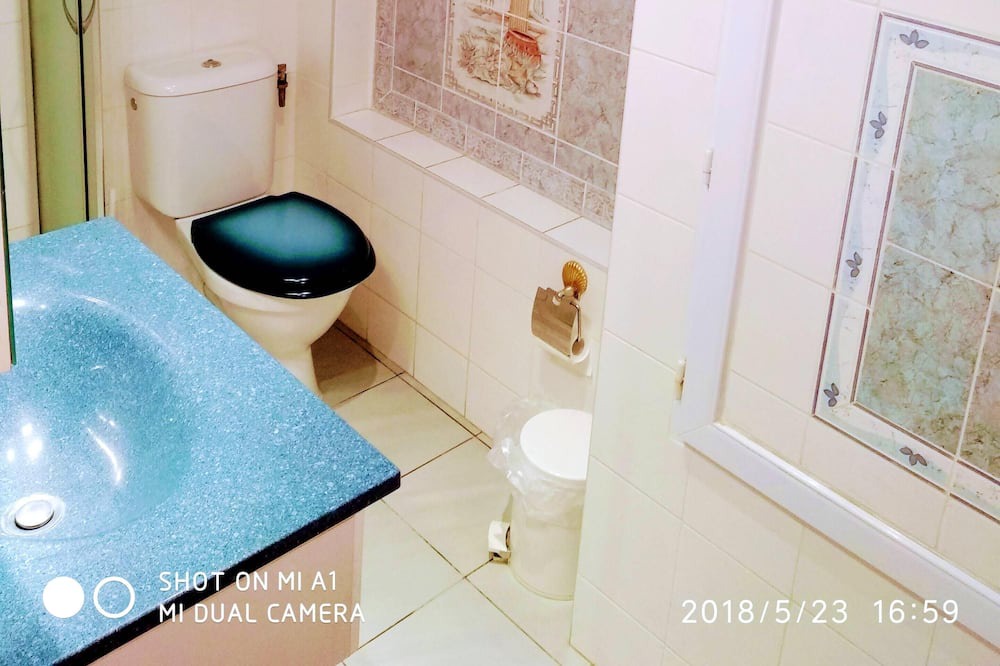 Photo of Bathroom in Alfortville