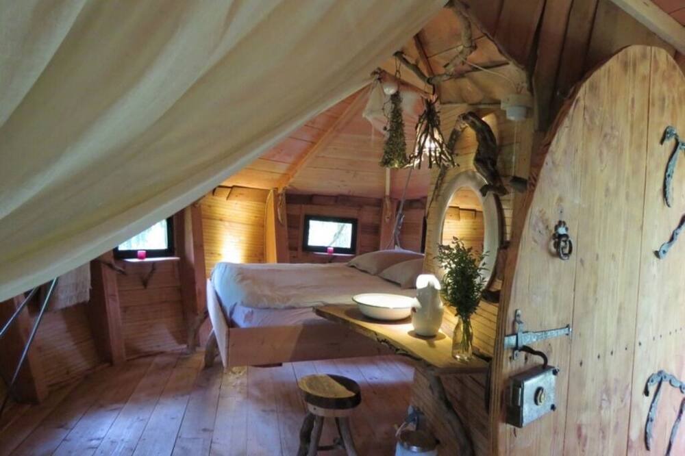Photo of Bedroom in Nans-sous-Sainte-Anne