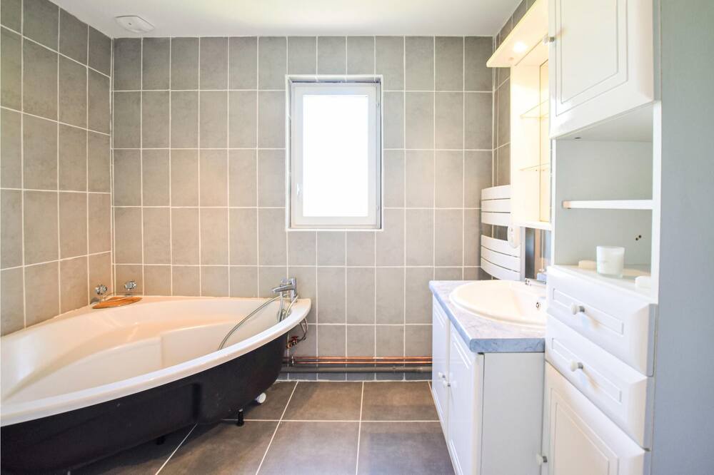 Photo of Bathroom in Therouldeville