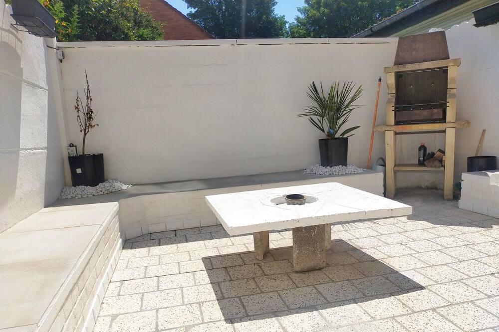 Photo of Outdoor in Lens