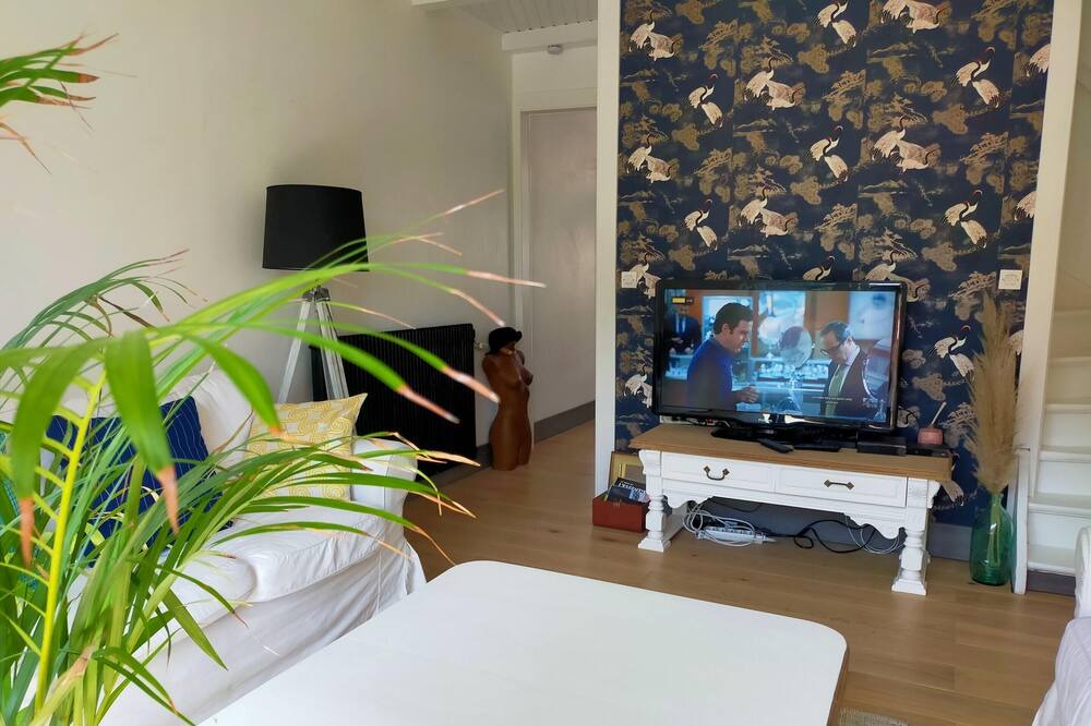 Photo of Livingroom in Lens