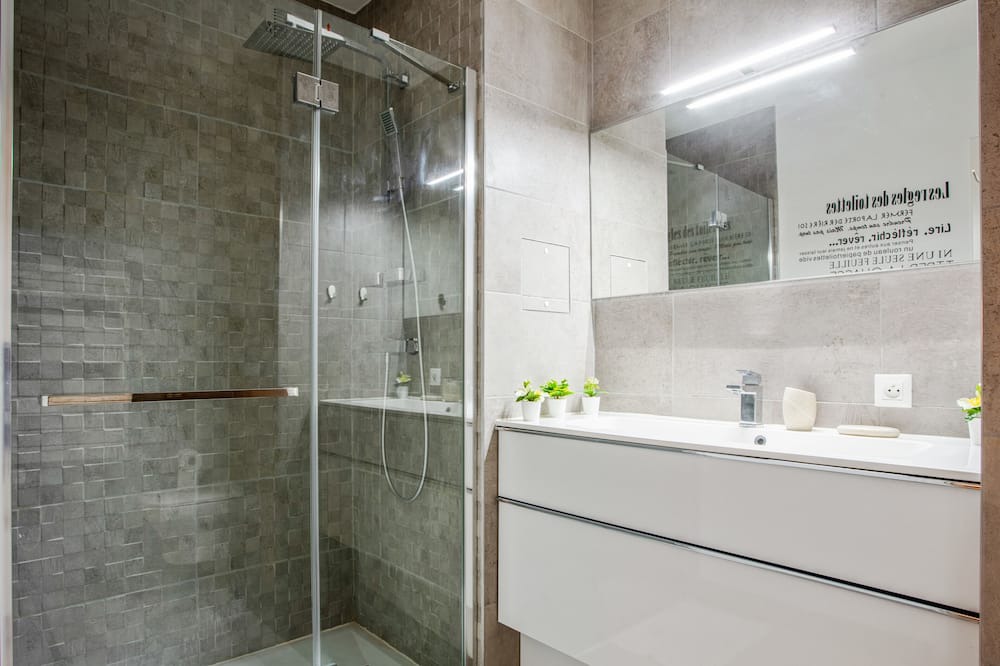 Photo of Bathroom in Puteaux