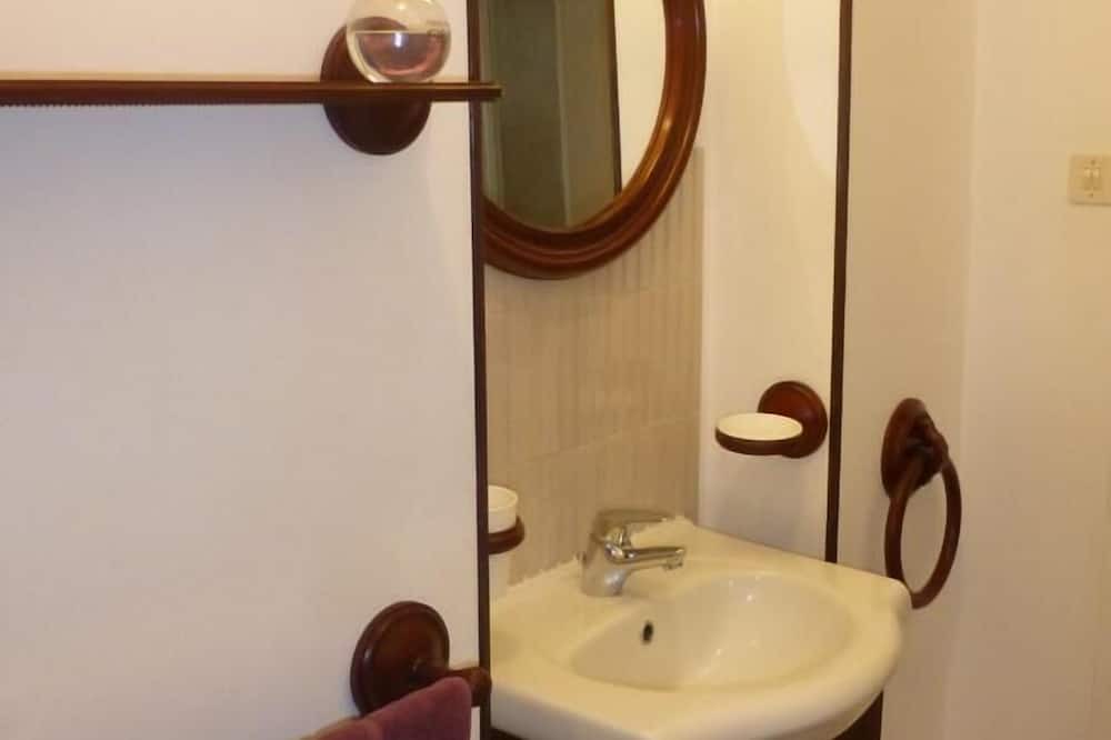 Photo of Bathroom in Haybes
