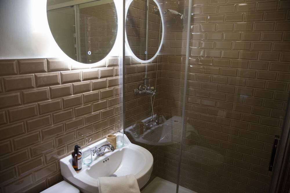 Photo of Bathroom in Maffliers