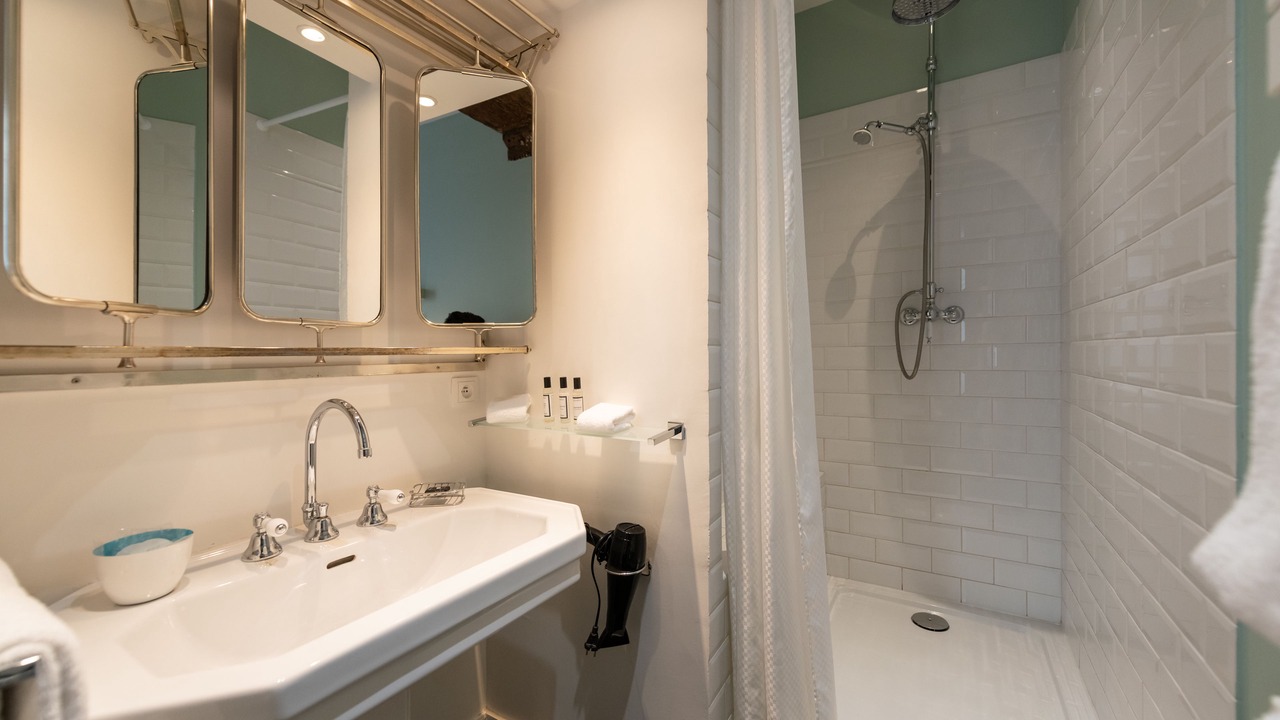 Photo of Bathroom in Saint-Merri