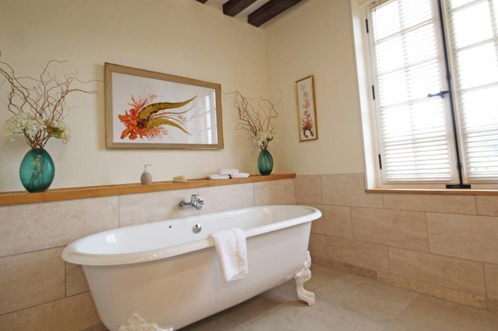Photo of Bathroom in Sahurs