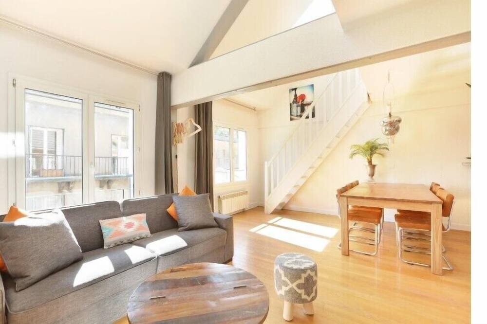 Photo of Livingroom in Les Lilas
